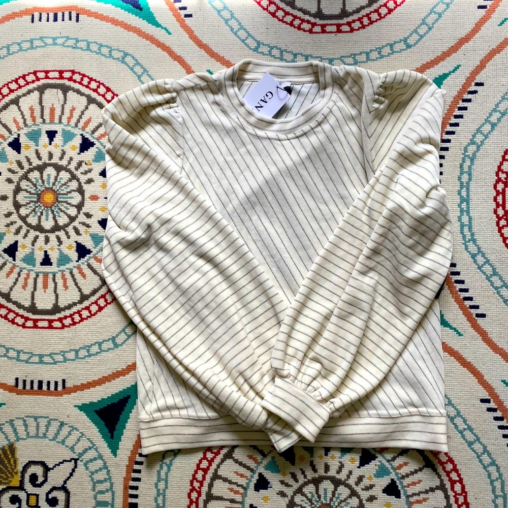 Puffy shoulder cream Gianni sweater.